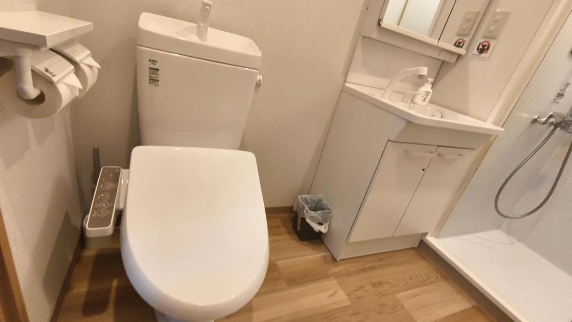 Issyuku Hotel Kotobuki Sanchome Tokió 0*,  Japán